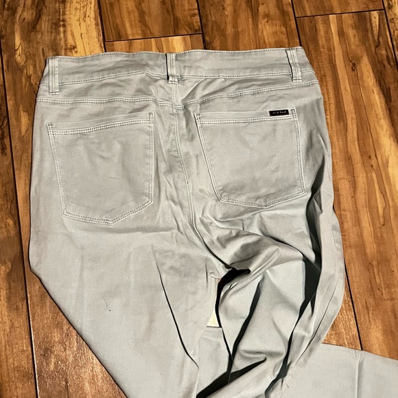 Great condition. No flaws just wrinkled from being in the drawer - Picture 2 of 3